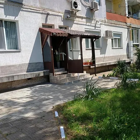 запад Apartamento Kazanlŭk